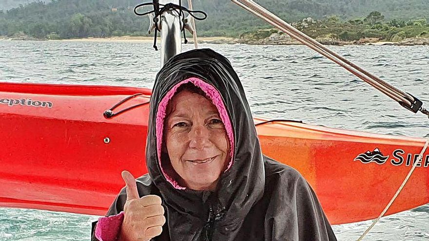 Tita Llorens, después de subirse al barco.  // FDV