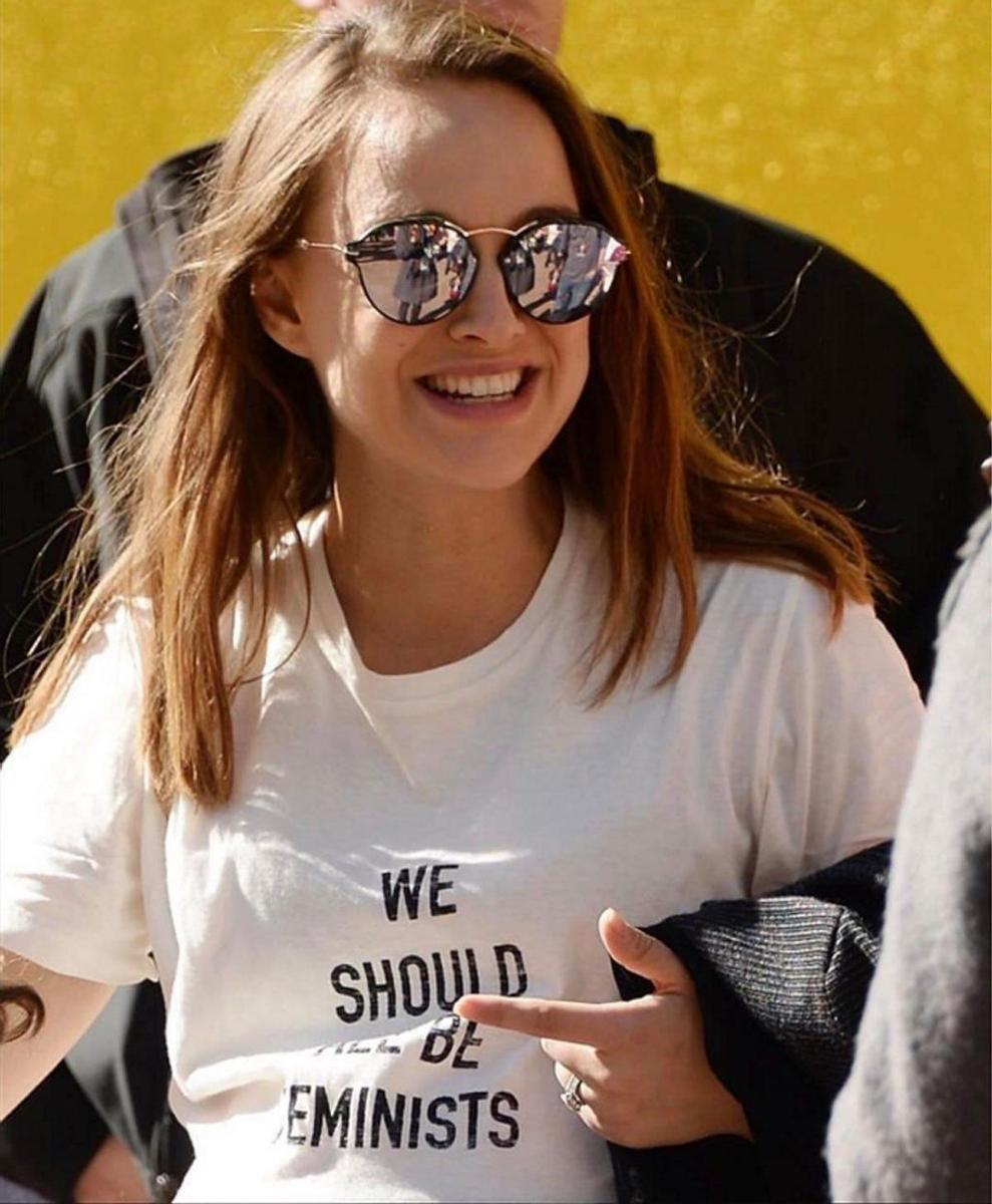 Cuando el lema feminista de la #WomensMarch se plasma en una camiseta de Dior