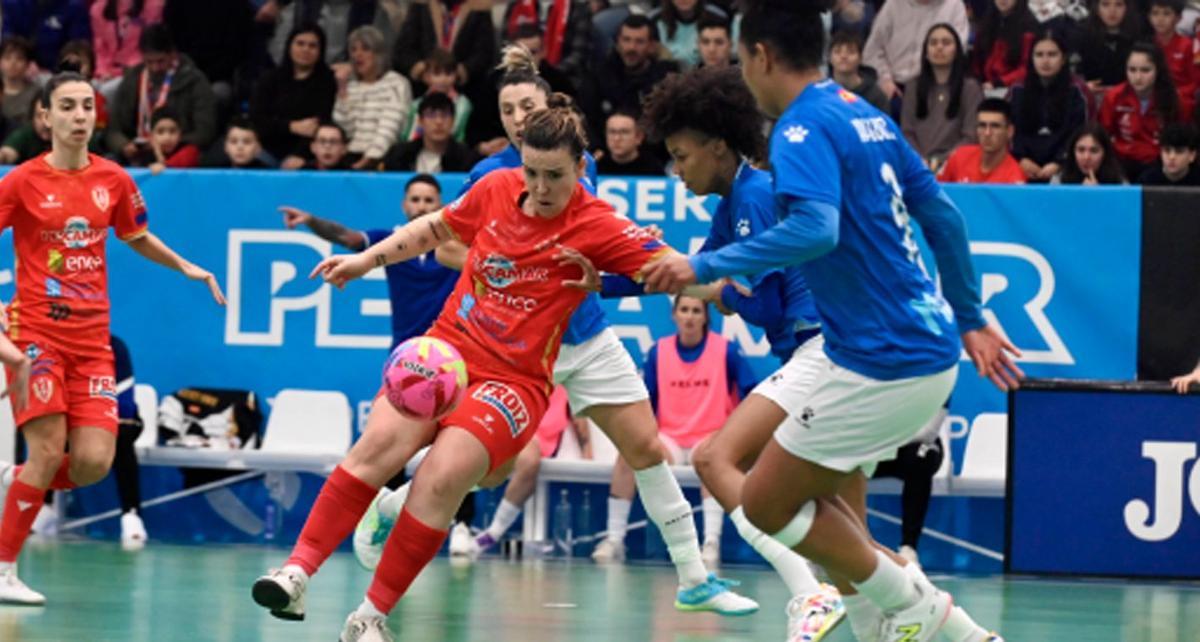 El encuentro de este fin de semana entre Poio y Melilla. | RAFA VÁZQUEZ