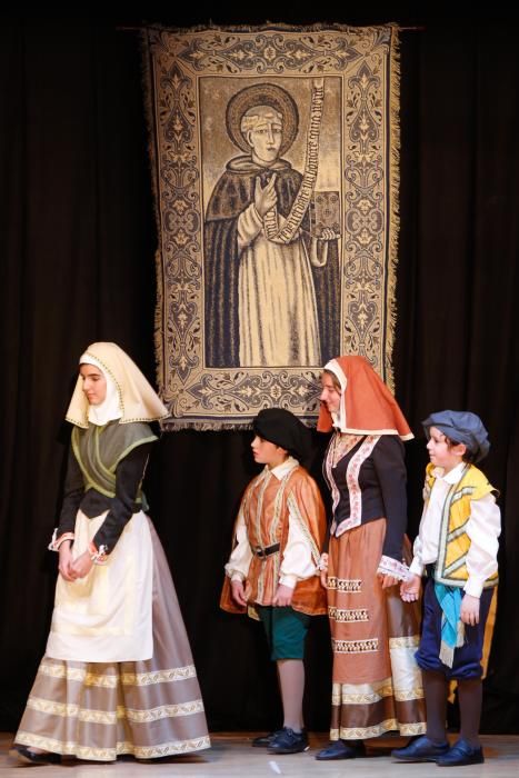 Niños en la representación de los ''Miracles'' de Sant Vicent Ferrer