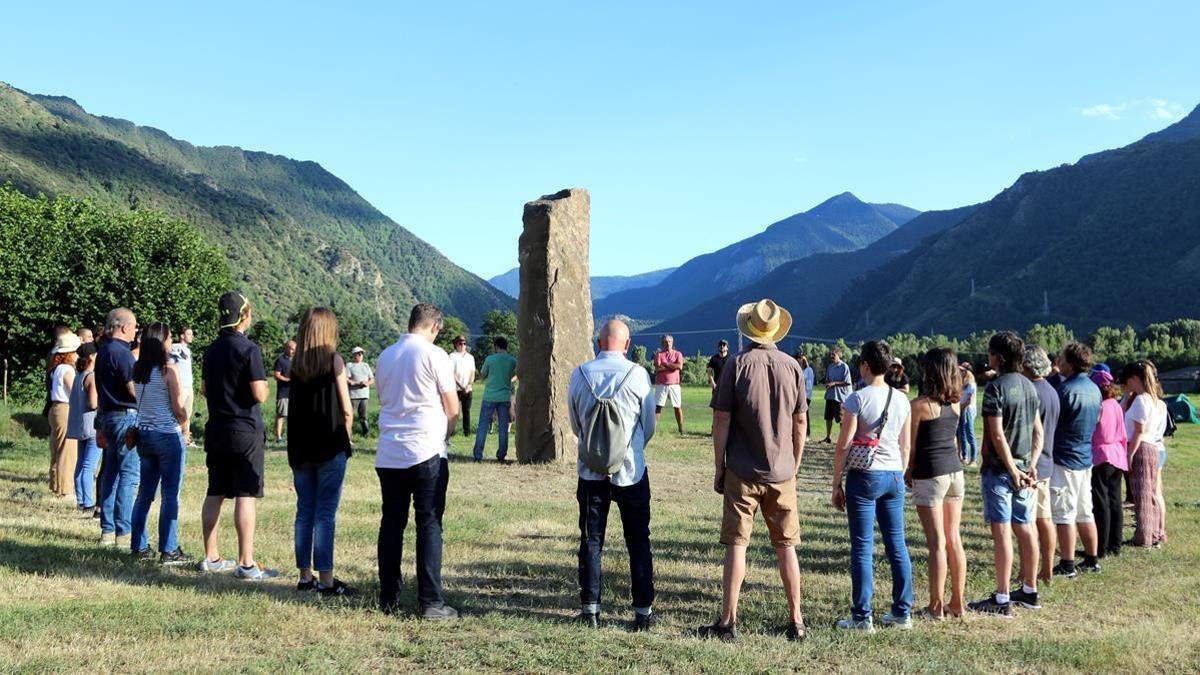 Inauguración del menhir sagrado en la explanada de Escalarre