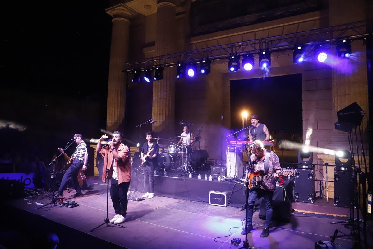 El concierto de Los Aslándticos en la Puerta del Puente.