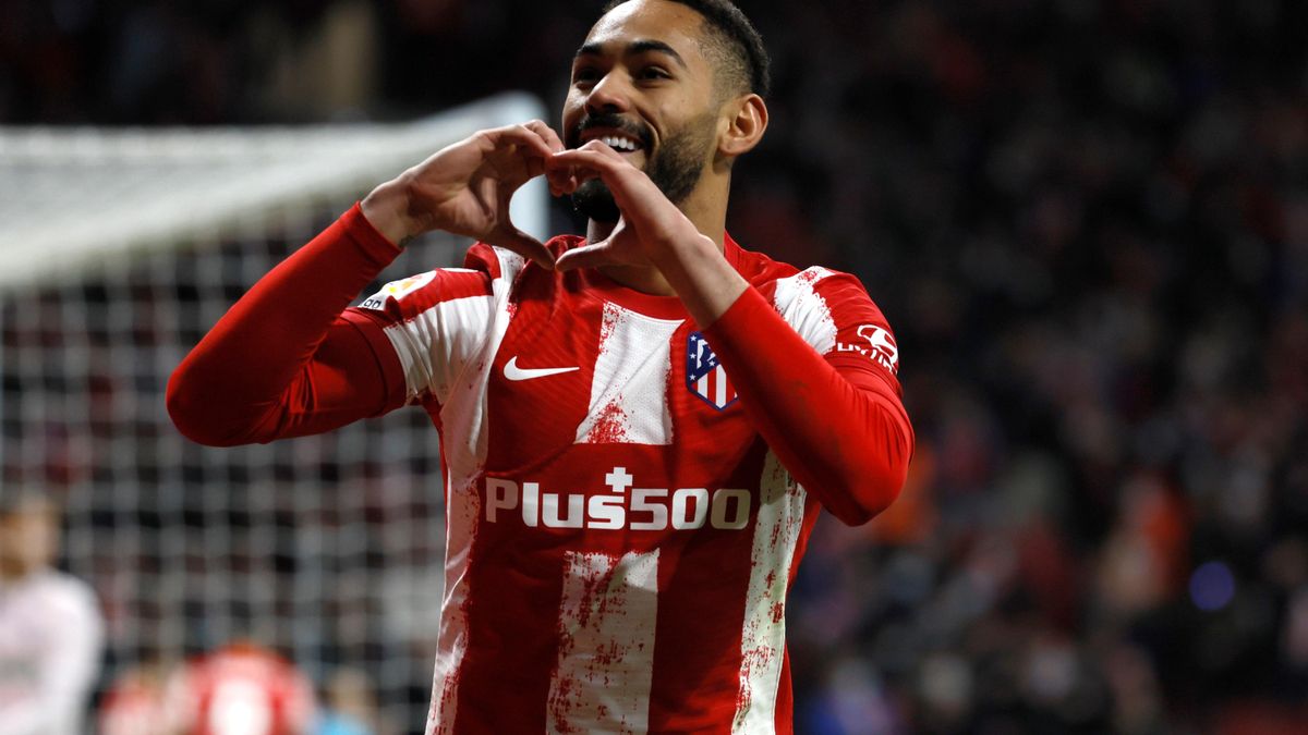 Matheus Cunha celebra un gol con el Atlético.