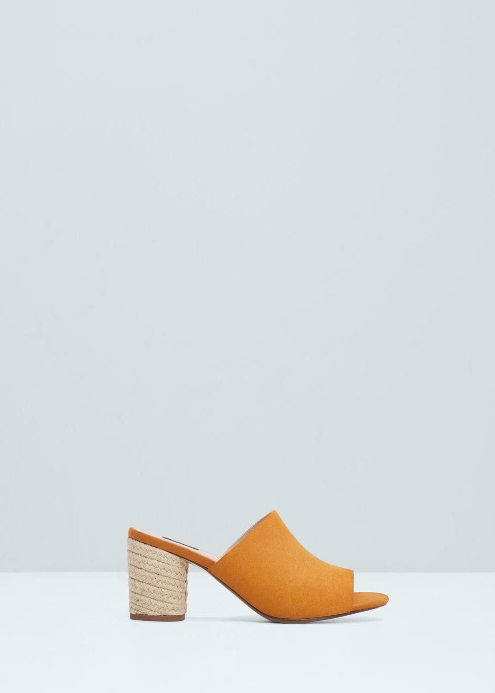Mules para el verano, con tacón de esparto de Mango (39,99€)