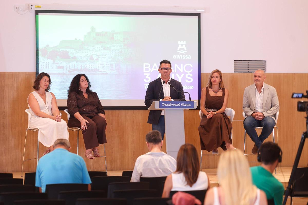 Galería: Rafael Triguero presenta el balance de tres años de mandato en el Ayuntamiento de Ibiza