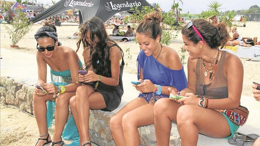 Castellón ampliará la cobertura de móvil en la costa por el turismo