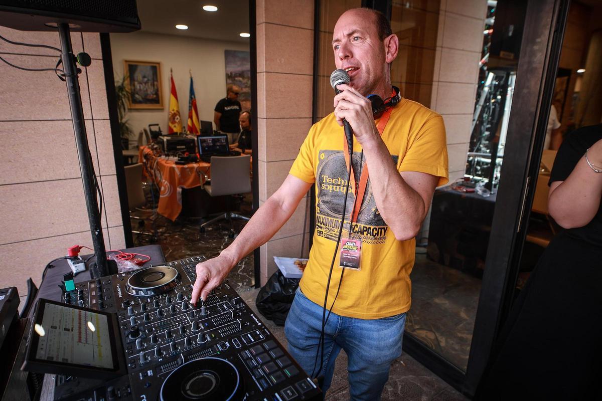 Así ha sido el chupinazo de las fiestas de Catral 2026 : el pionero que abre las fiestas de veraniegas de los municipios de la Vega Baja