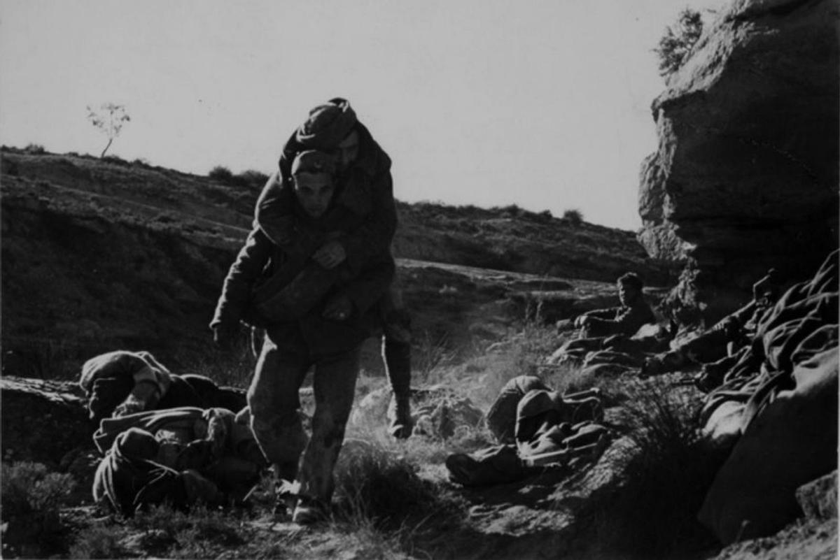 Soldados republicanos en el frente de Aragón, cerca  de Fraga, en noviembre 1938. Robert Capa