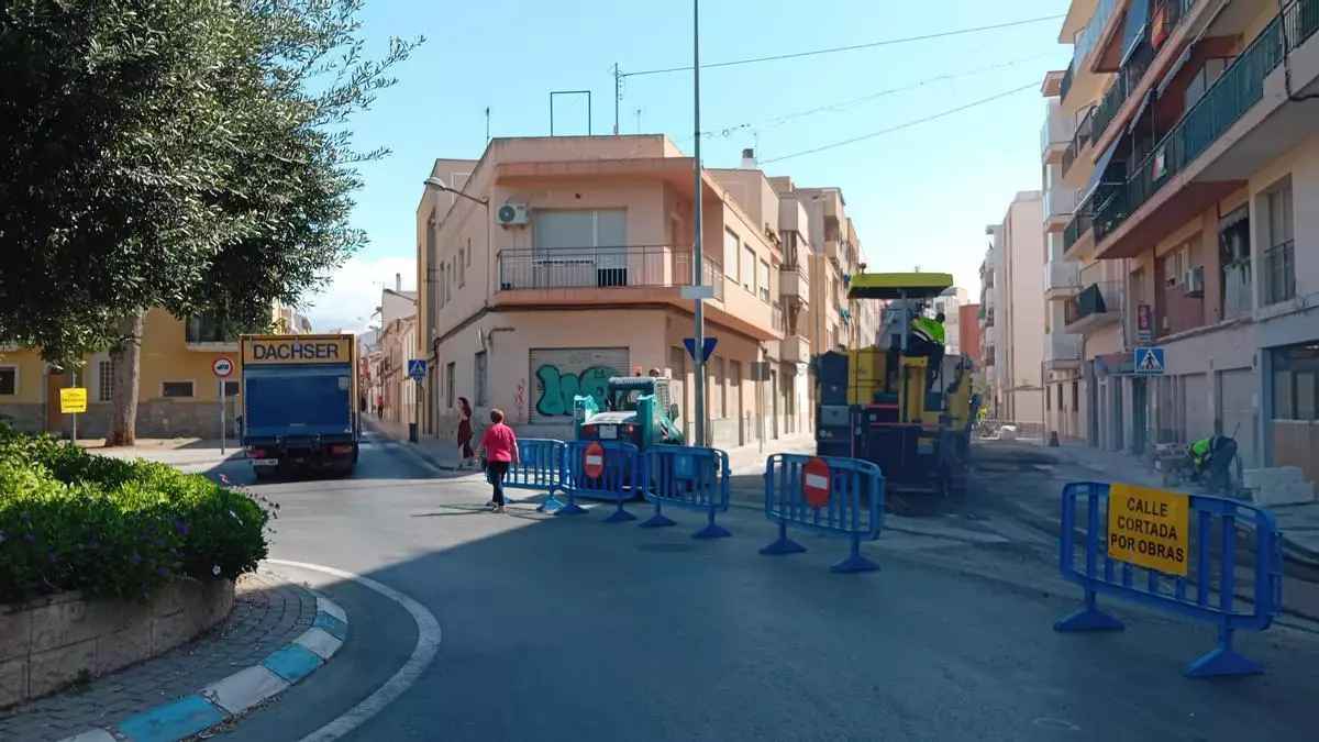 Sant Joan desvía la circulación a la calle del casco histórico afectada por el tráfico pesado y rectifica dos días después