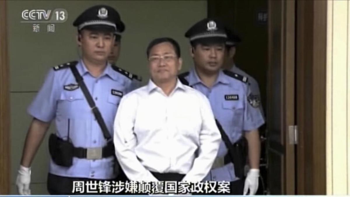 El abogado Zhou Shifeng llega al tribunal de Tianjun que le ha condenado a siete años de prisión.