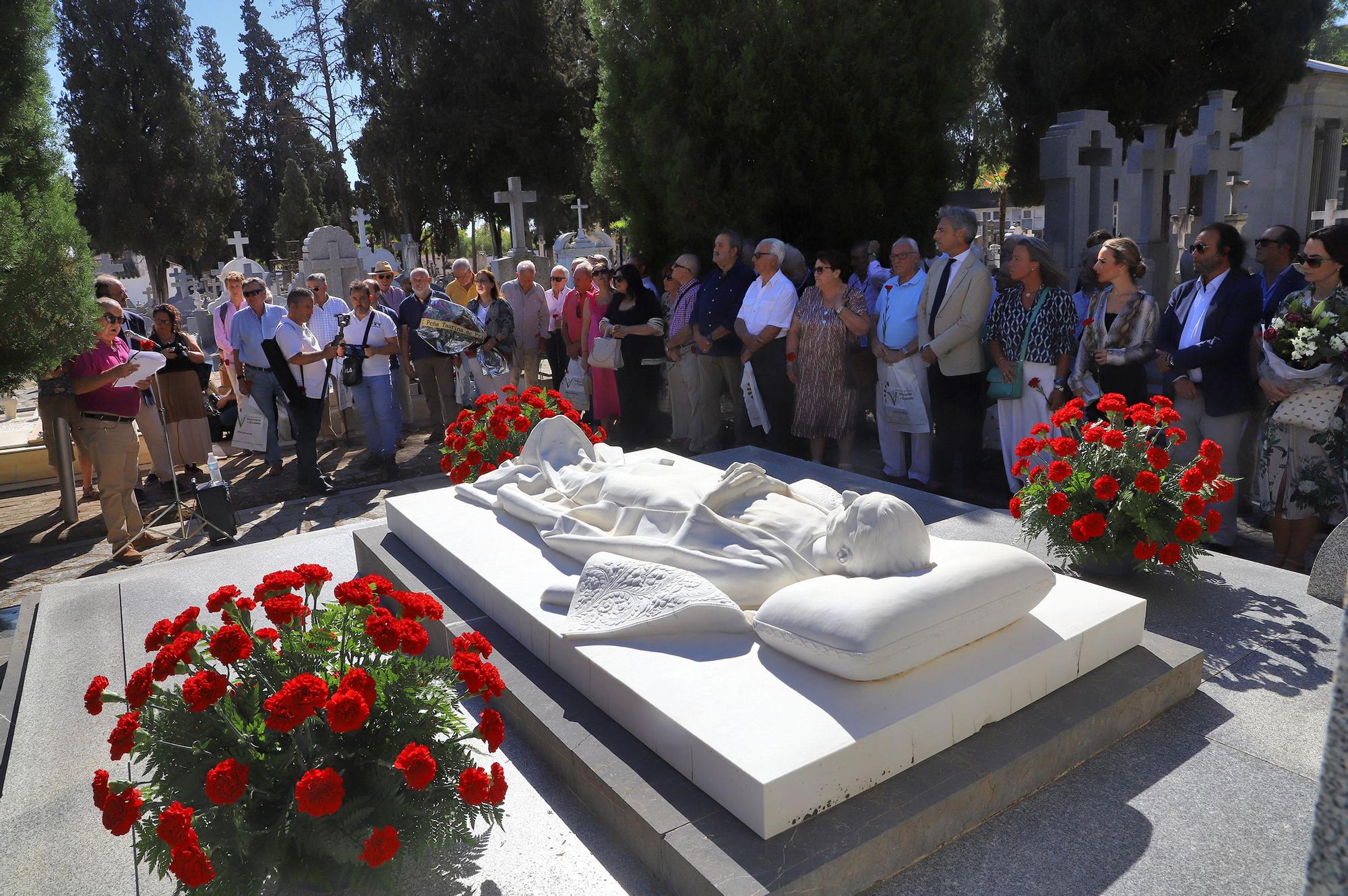 Ofrenda floral a Manolete