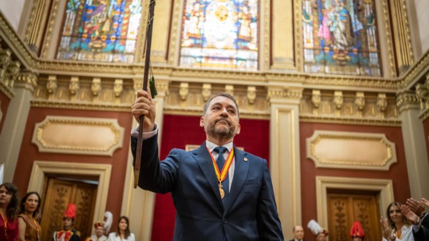 Bermúdez es reelegido alcalde de Santa Cruz de Tenerife con el apoyo de los cinco concejales del PP