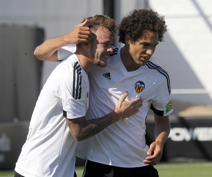 El Puchades se convierte en una fiesta con la victoria del Valencia Mestalla frente al Badalona