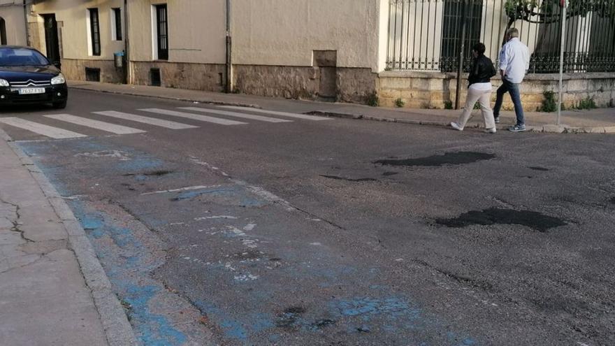 Espacios destinados al aparcamiento de vehículos de personas con movilidad reducida en Santa Marina | M. J. C.