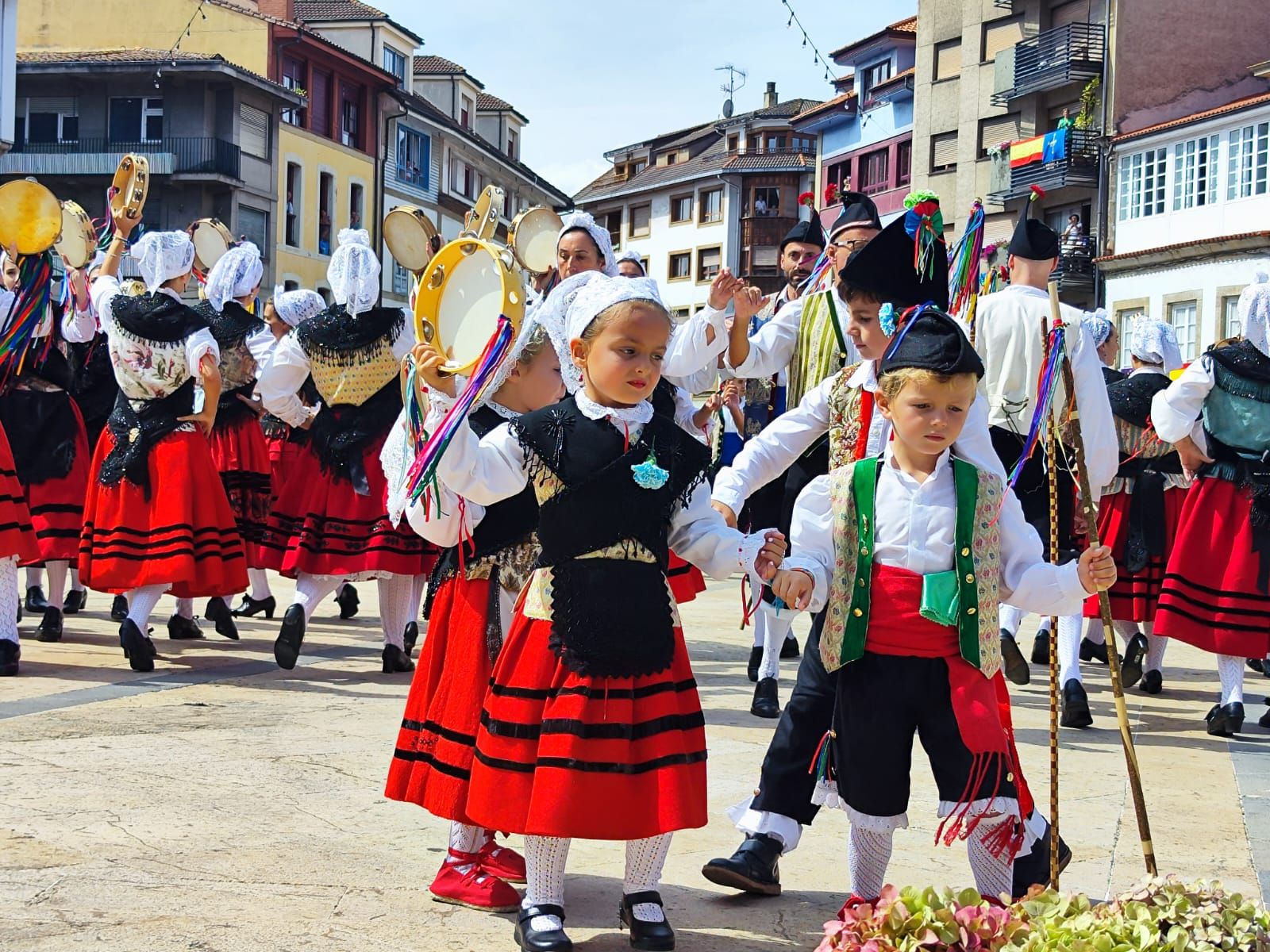 Villaviciosa vibra con la Portalina y la danza del Portal