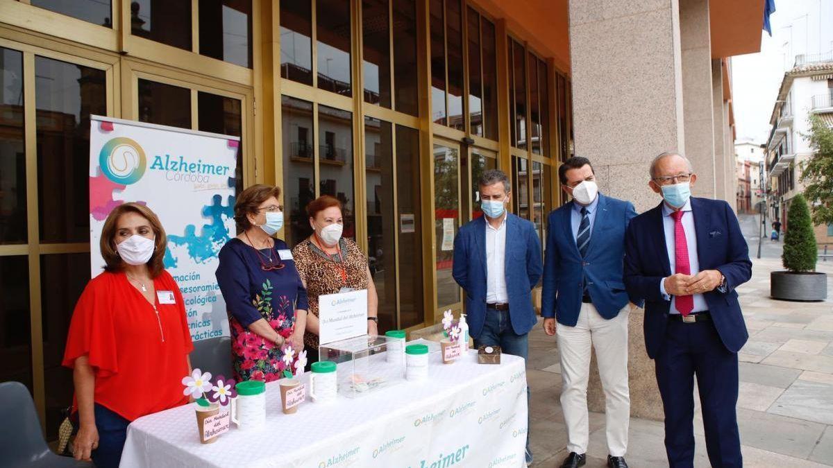 Mesa informativa instalada el año pasado junto al Ayuntamiento de Córdoba.