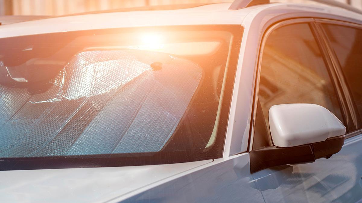 ¿Dejas tu coche el sol? Esta es la avería que está costando cientos de euros a los conductores