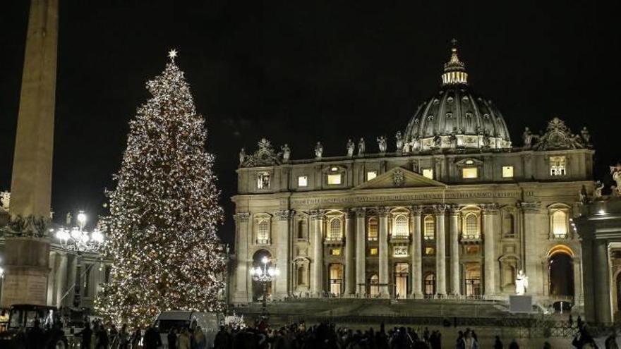 El Vaticà encén l&#039;arbre de Nadal i instal·la el seu naixement