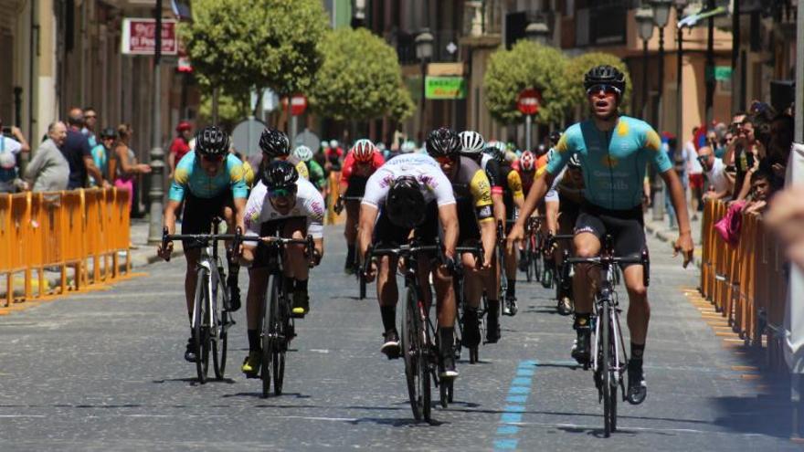 Josué Gómez impone su punta de velocidad en el Gran Premio de Algemesí