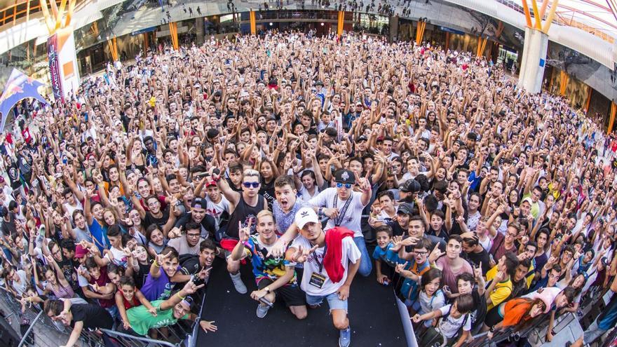 Concurrida batalla de gallos en una pasada edición de Gamepolis. | GAMEPOLIS