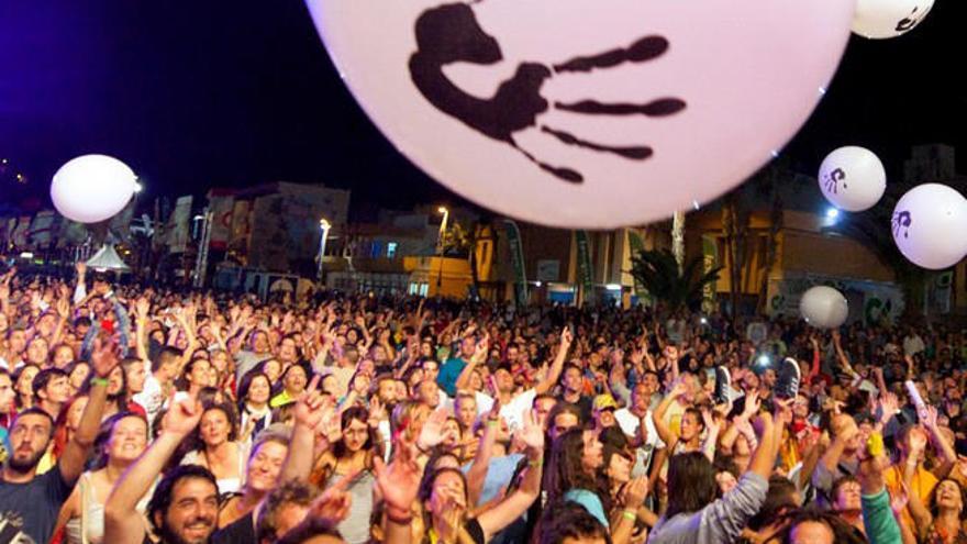 Imagen del numeroso público en uno de los conciertos del Womad.