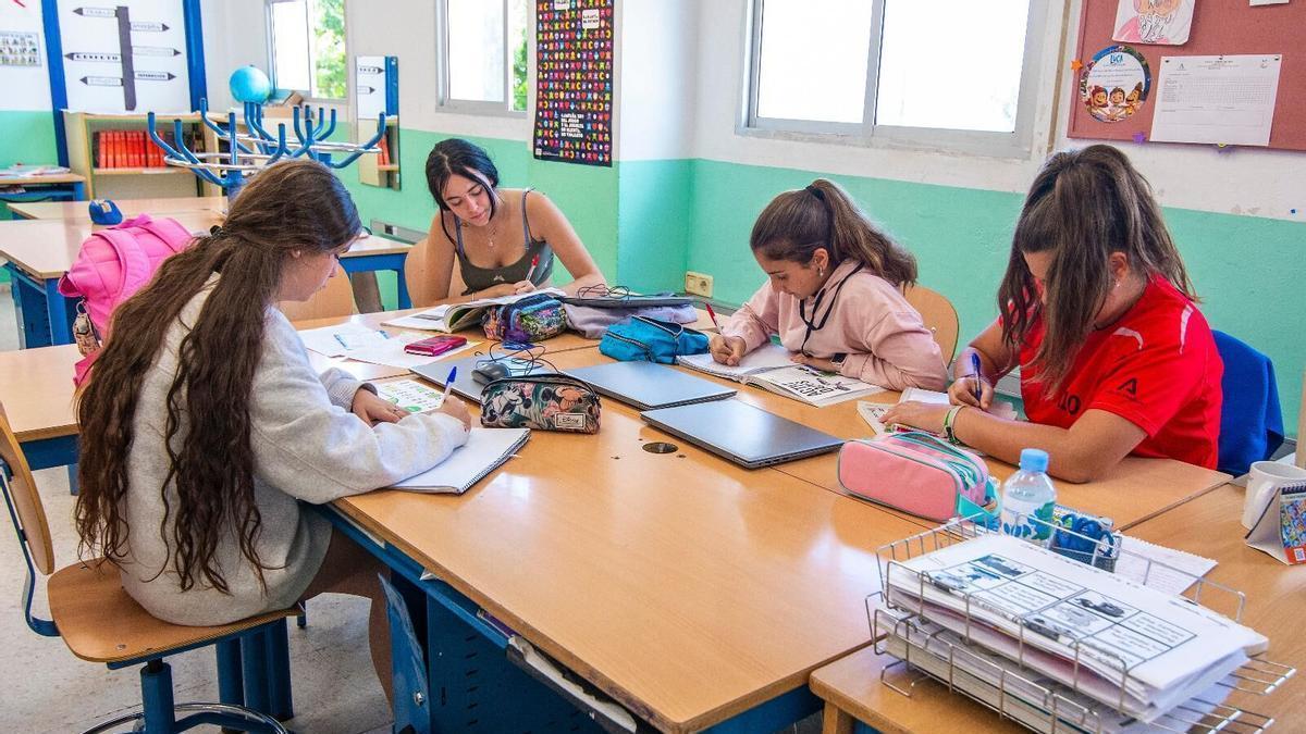 Alumnas beneficiarias del Programa de Refuerzo Educativo Estival
