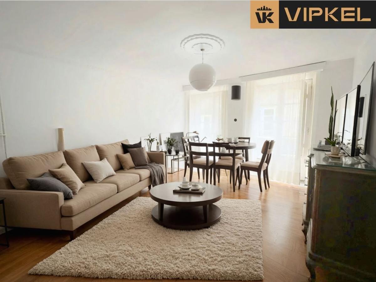 Salón de piso en casco histórico de San de Compostela