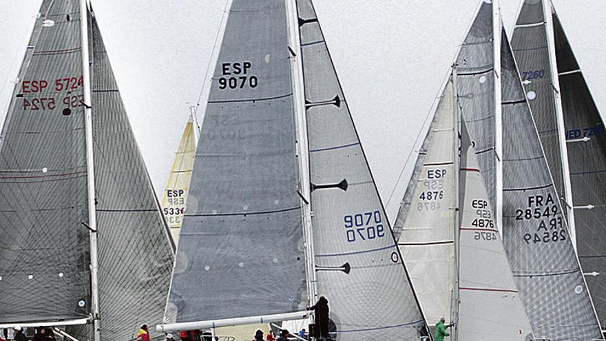 La flota de &quot;El Gaitero&quot;, antes de anularse la regata.