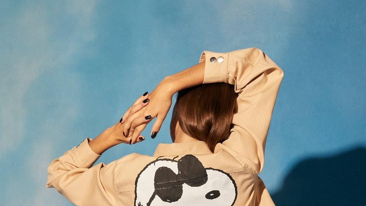 Camisa estampada de la colección de Snoopy para Bershka