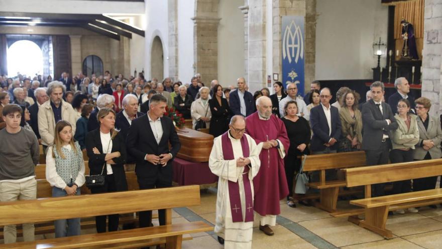 Villaviciosa brinda una emotiva despedida al exalcalde Manuel Busto | MARCOS LEÓN