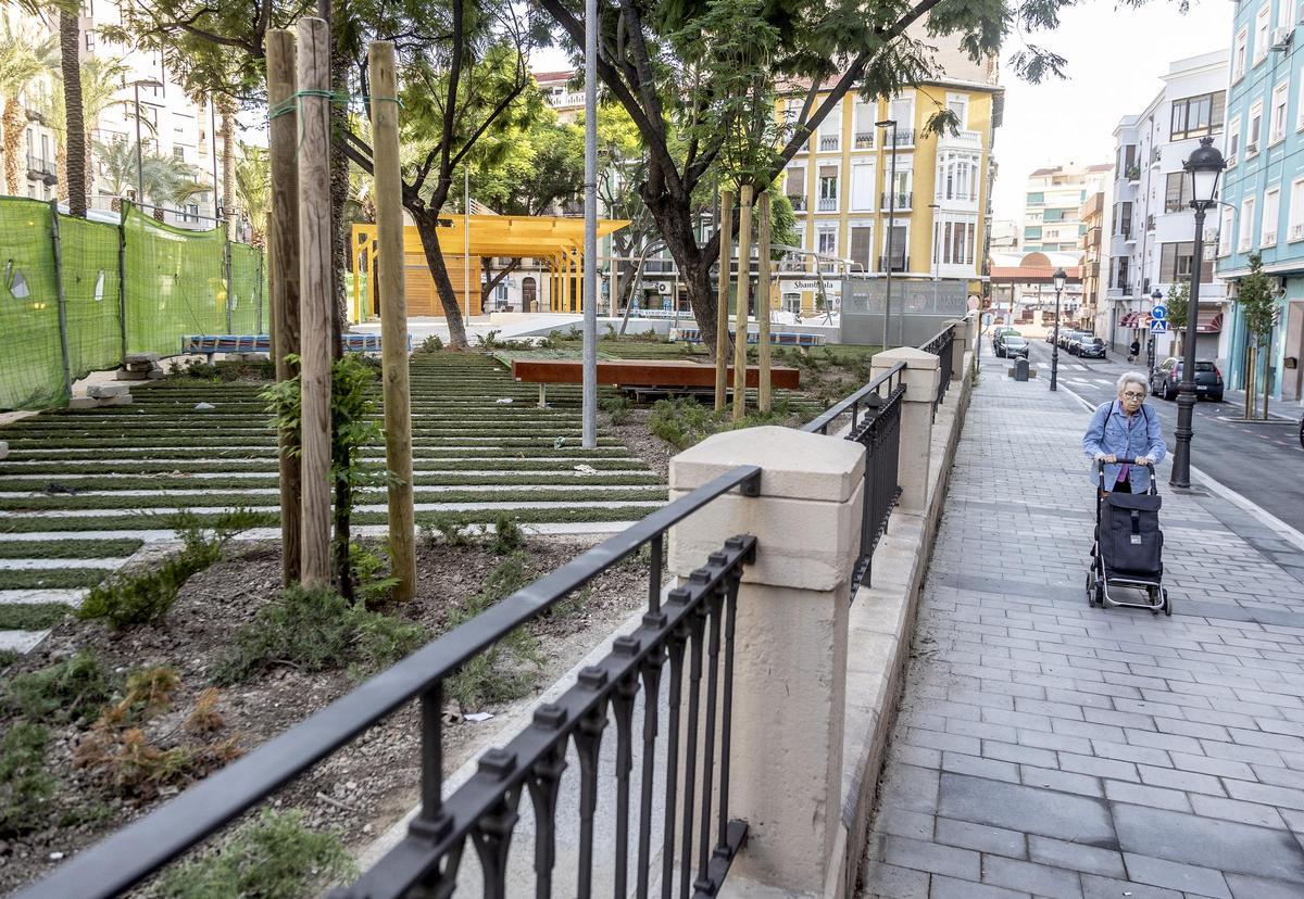 La plaza Músico Tordera, vallada, este viernes