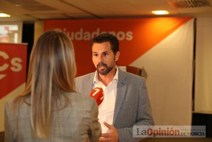 Ambiente de la noche electoral en la sede de Cs