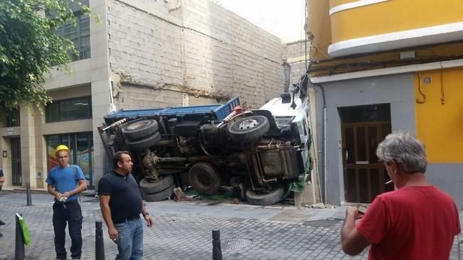 Vuelco de camión en Franchy Roca