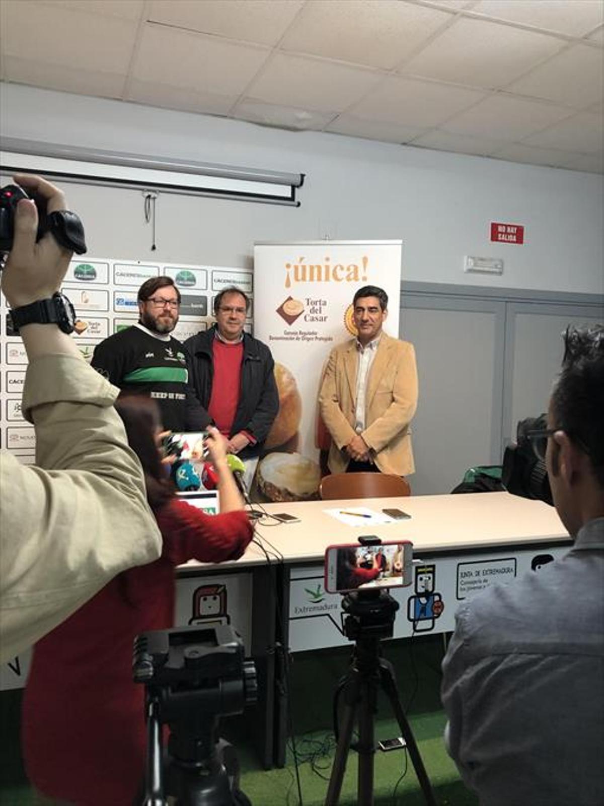 El Cáceres, a asomar la cabeza