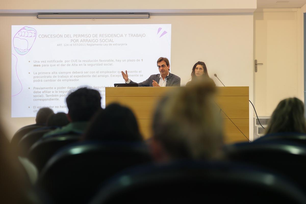Las jornadas de regularización de inmigrantes de Sant Antoni, en imágenes Las jornadas de regularización de inmigrantes de Sant Antoni, en imágenes