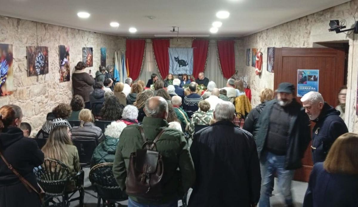 El salón de la sociedad carrilexa durante el acto. |  FdV