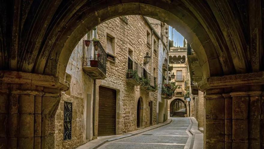 Parece la Toscana, pero está en España: la comarca de Teruel con calles empedradas y balnearios naturales perfectos para este invierno que recuerda a Italia