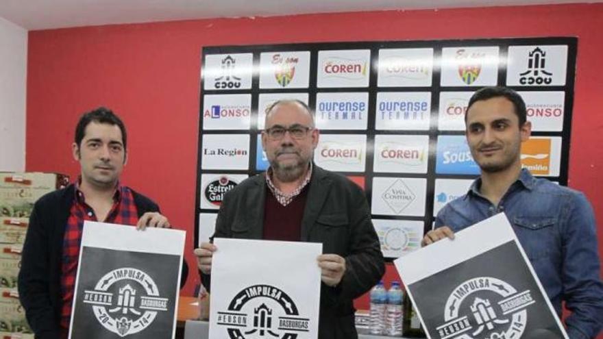 Alberto Fernández, José Ramón Morgade y Luis Estévez, con el cartel del programa. // Jesús Regal