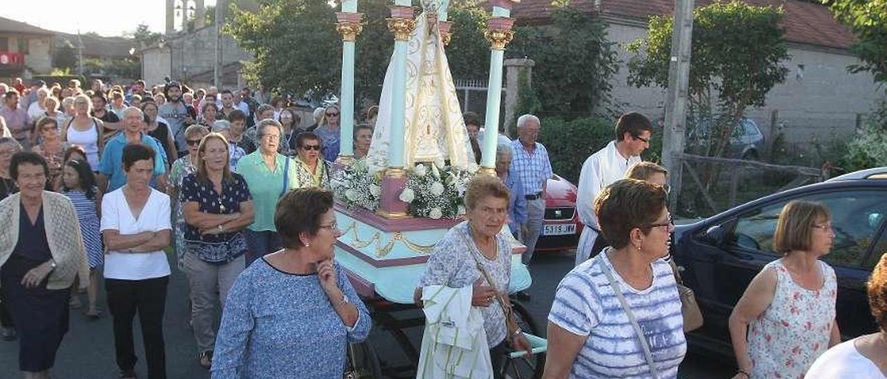 Procesión y misa de Nosa Señora de A Sainza en Rairiz de Veiga. // Iñaki Osorio