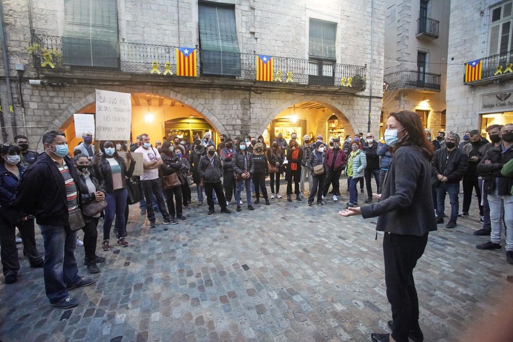 Restauradors i autònoms gironins protesten a la plaça del Vi