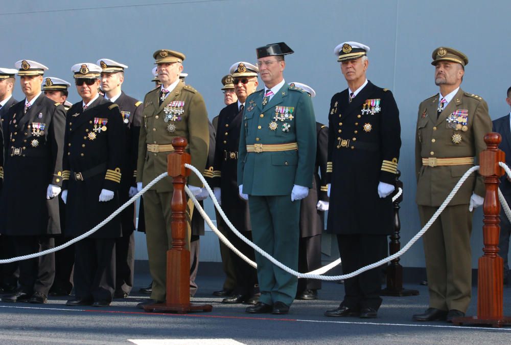 Jura de bandera civil en el portaviones Juan Carlo