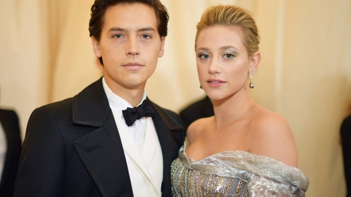 Cole Sprouse y Lili Reinhart en la Gala del MET confirman su relación