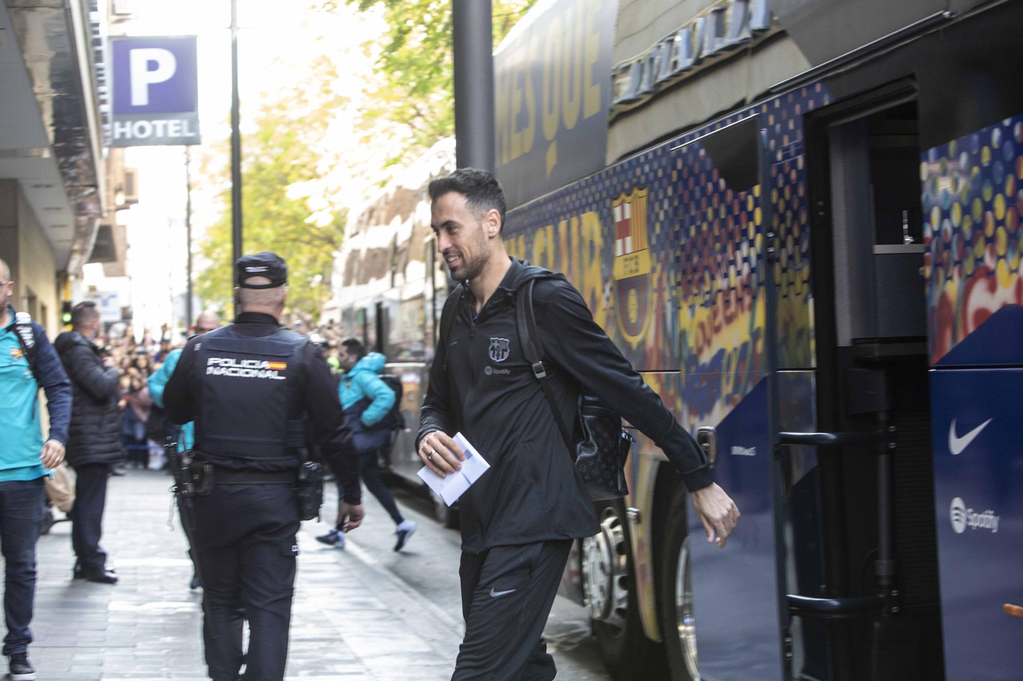 Gran expectación en Alicante por la llegada del Barça