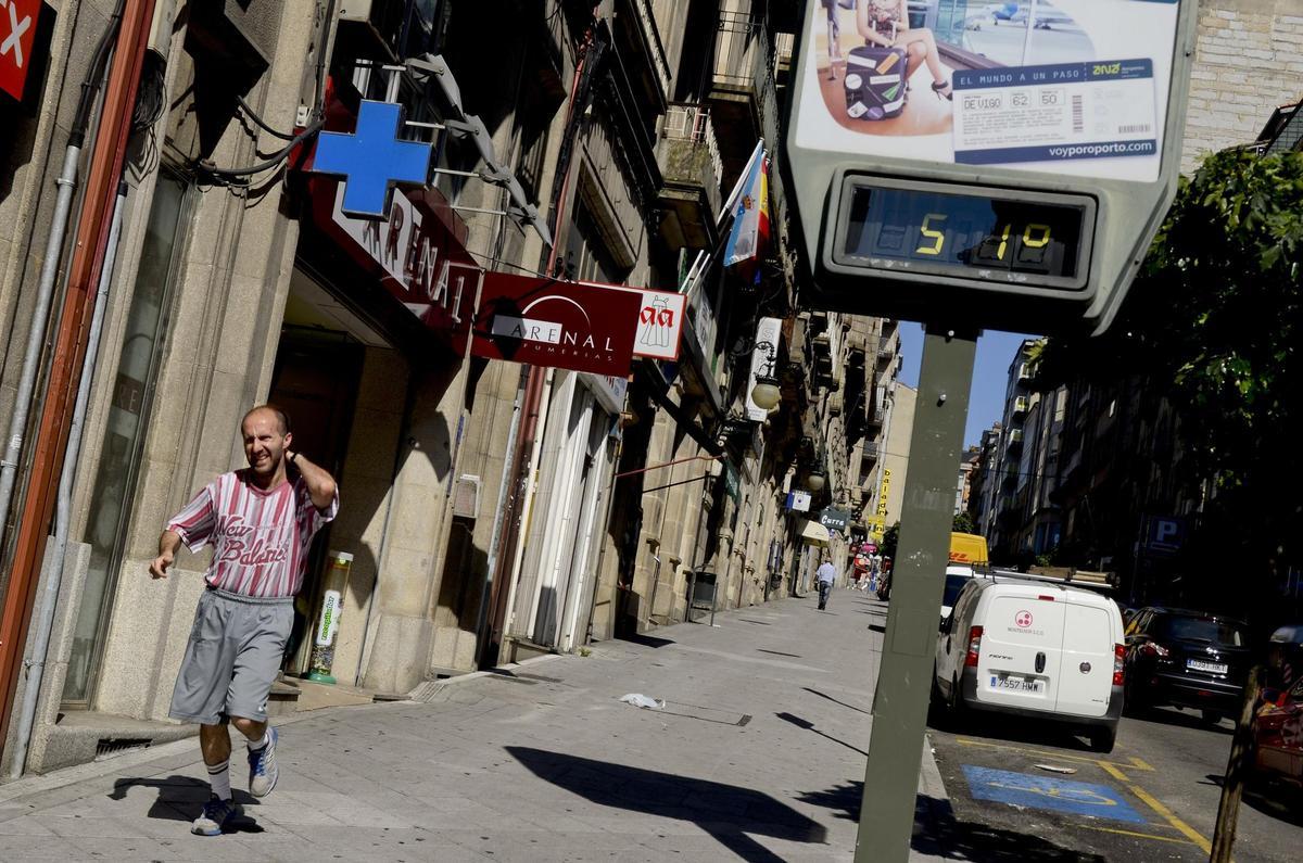 Gonzalo Pérez Jácome, en una imagen de 2013 practicando deporte en las calles de Ourense con los termómetros marcando más de 51ºC
