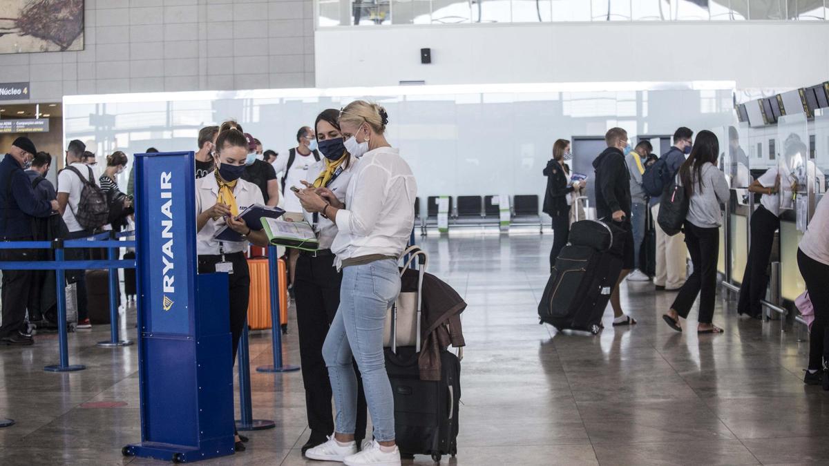 Tres mil empleos peligran en el aeropuerto tras caer un 70% el tráfico durante la temporada alta