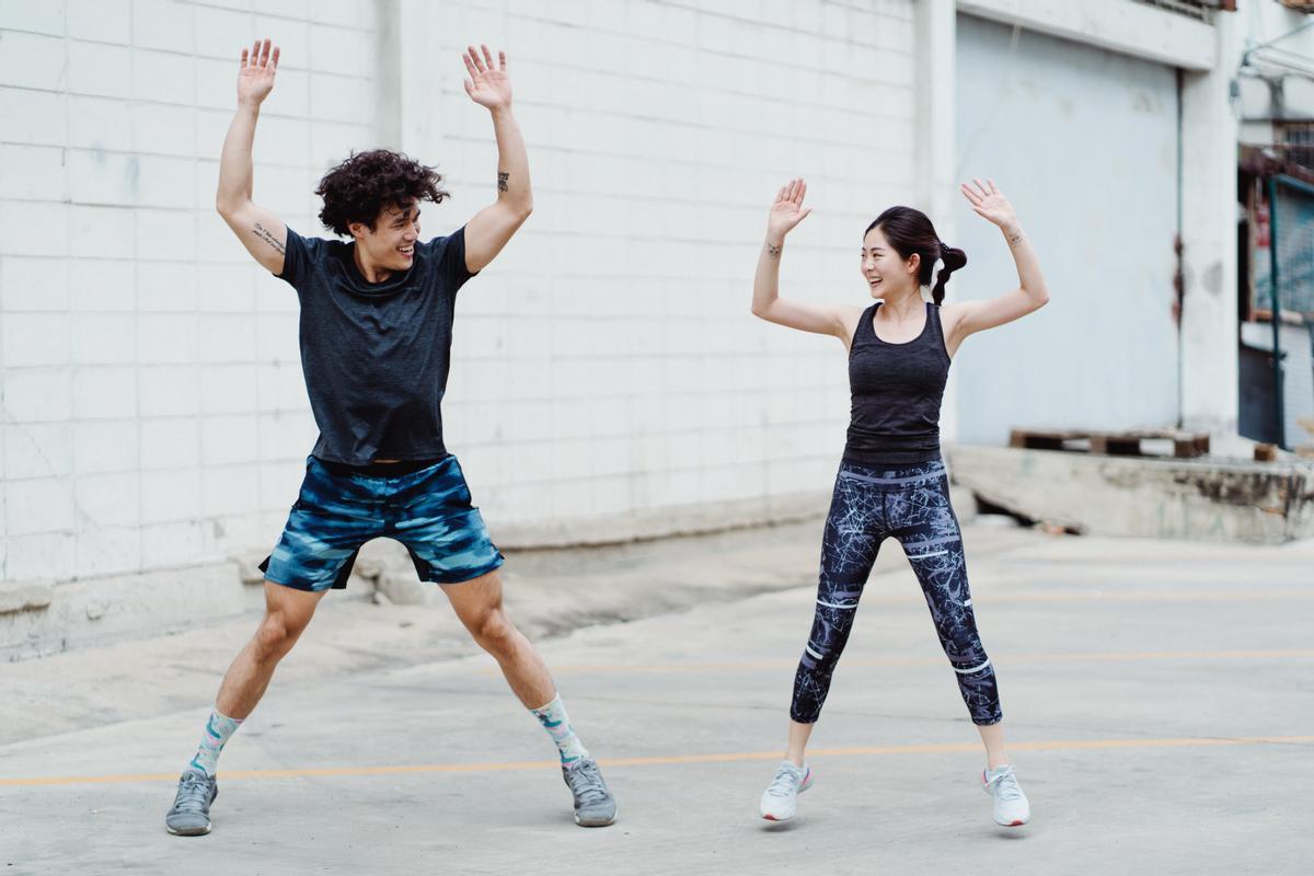 Jumping jacks: el ejercicio para quemar calorías y ganar masa muscular.