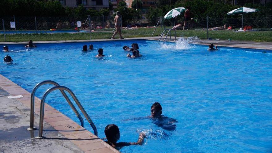 Bañistas en la piscina de Pinilla el año pasado