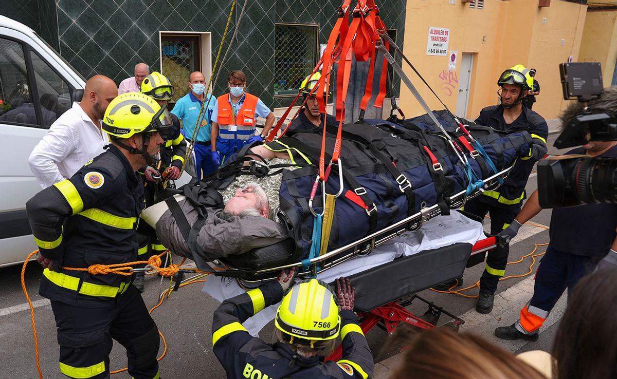 Los bomberos intervinieron en el traslado.