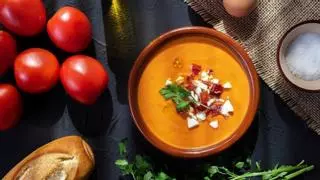 Dos dermatólogas publican una receta de salmorejo 'antiedad': "Añadiendo una zanahoria"