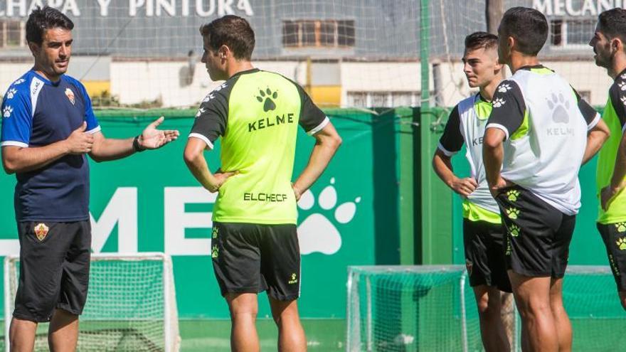 Alberto Toril, técnico del Elche, en el entrenamiento